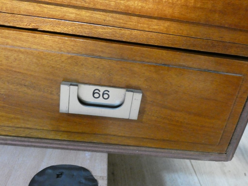 Meuble de métier à 66 tiroirs, magasin, mercerie, rangement, façade acajou, époque 1960-photo-5