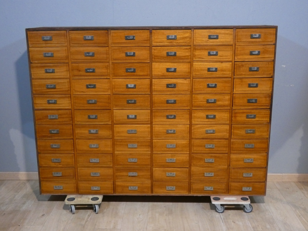 Meuble de métier à 66 tiroirs, magasin, mercerie, rangement, façade acajou, époque 1960