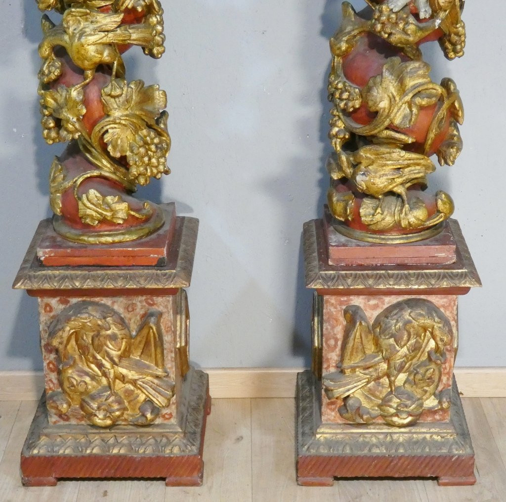 Paire de colonnes aux angelots et vigne en bois sculpté polychrome époque XVII ème siècle-photo-2