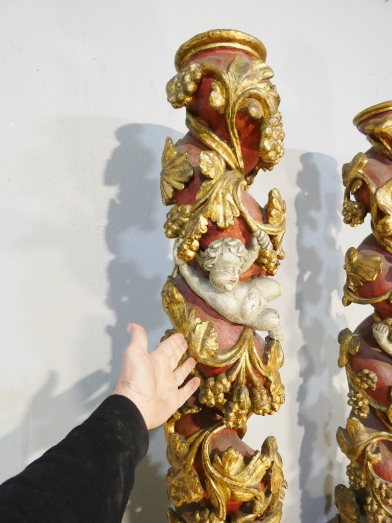 Paire de colonnes aux angelots et vigne en bois sculpté polychrome époque XVII ème siècle-photo-4