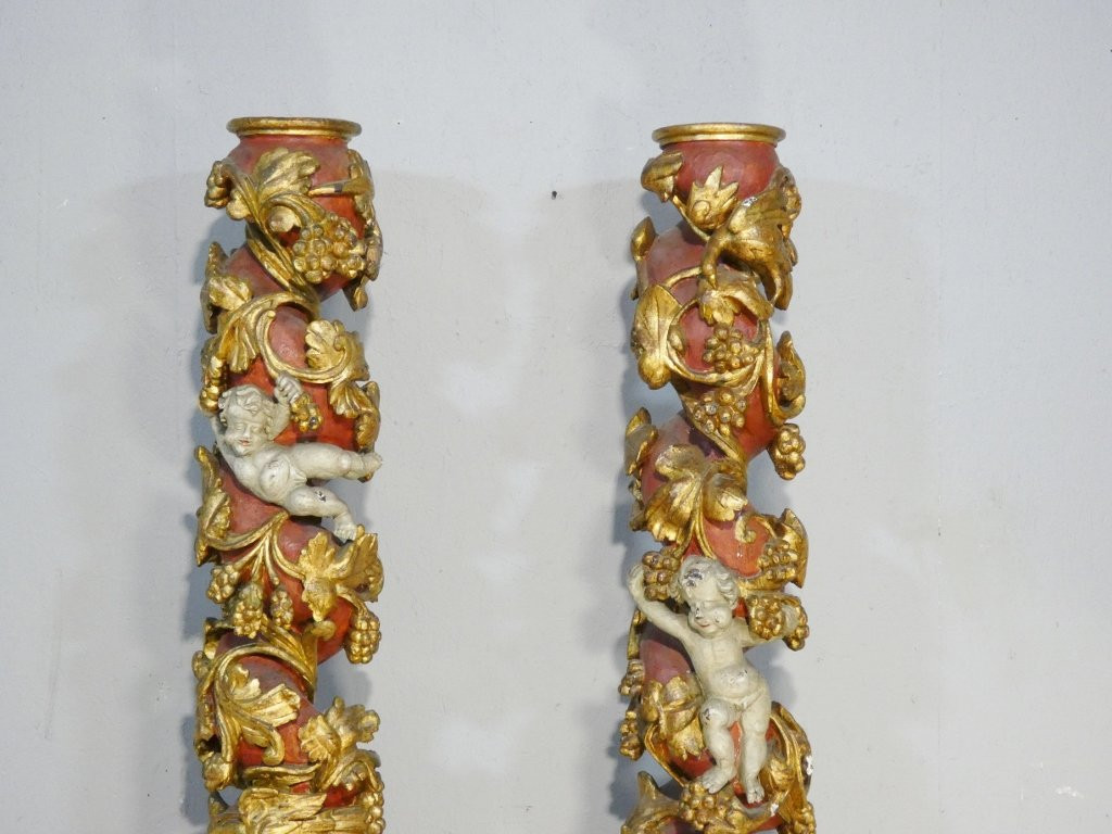 Paire de colonnes aux angelots et vigne en bois sculpté polychrome époque XVII ème siècle-photo-1