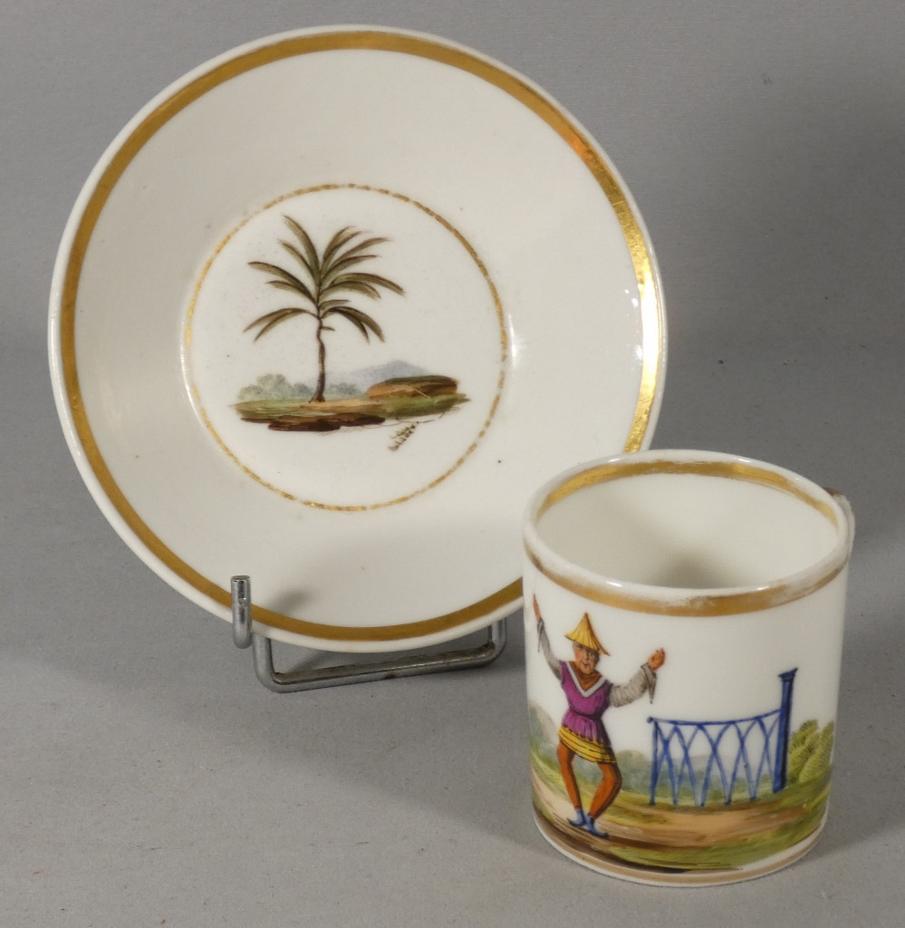 Au chinois, tasse en porcelaine de Paris époque début XX ème siècle