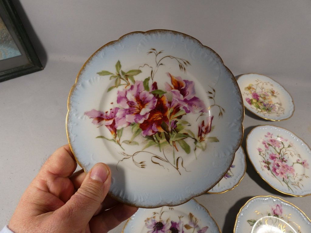 Haviland, 8 assiettes à dessert aux fleurs toutes différentes, porcelaine de Limoges fin XIX èm-photo-6