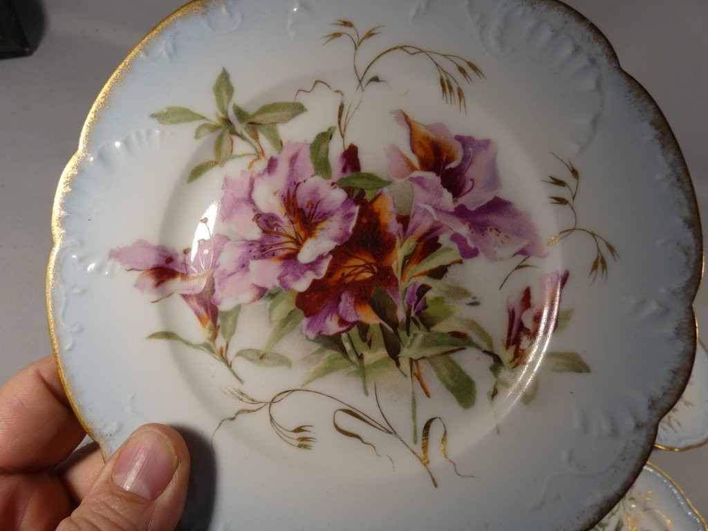 Haviland, 8 assiettes à dessert aux fleurs toutes différentes, porcelaine de Limoges fin XIX èm-photo-7