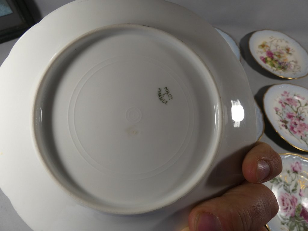 Haviland, 8 assiettes à dessert aux fleurs toutes différentes, porcelaine de Limoges fin XIX èm-photo-8