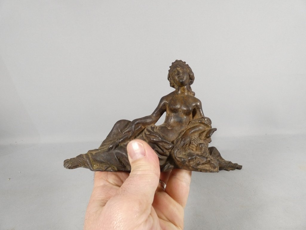 Paire de statuettes en fonte dans le goût de la Renaissance, époque XIX ème-photo-1