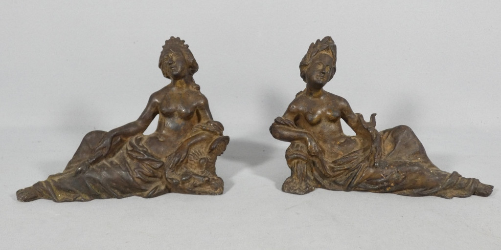 Paire de statuettes en fonte dans le goût de la Renaissance, époque XIX ème