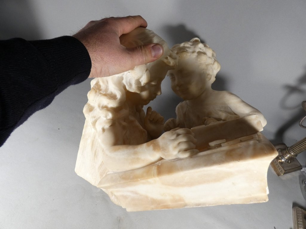 Les enfants jouant aux dames, sculpture en albâtre, époque début XX ème-photo-8