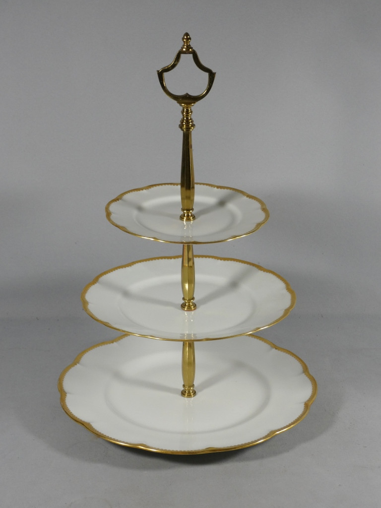 Serviteur, présentoir à dessert ou mignardises en porcelaine de Limoges, manufacture Haviland