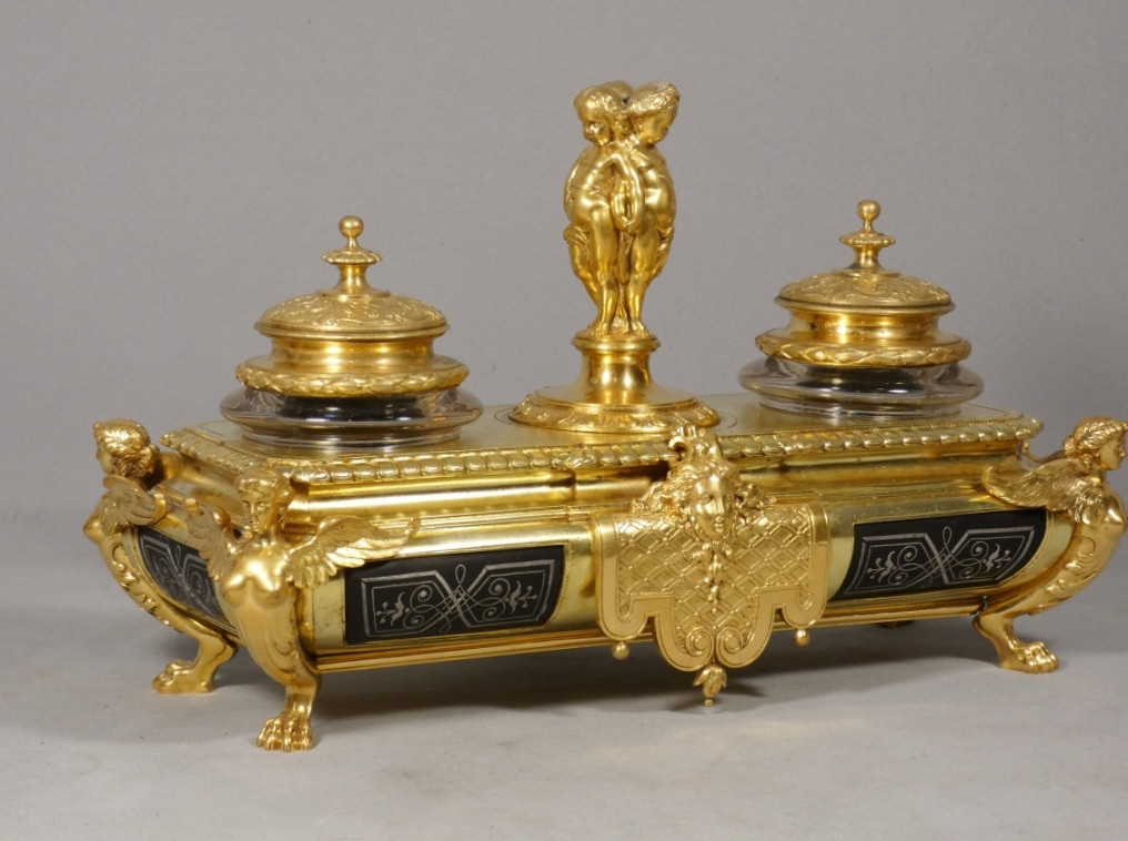 Victor Paillard (1805-1886), encrier double style Régence en bronze doré et marqueterie d'étain
