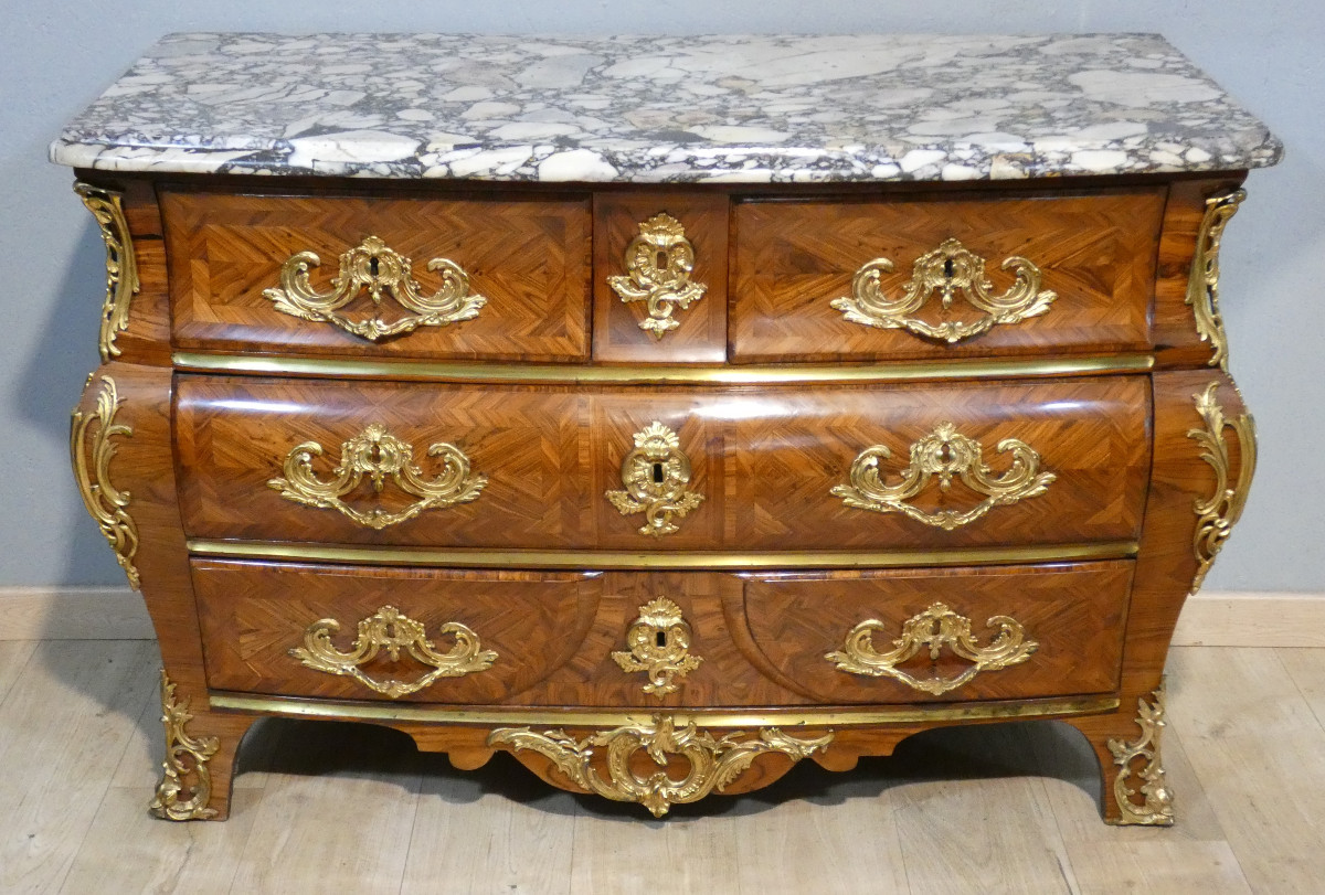 Commode tombeau époque Régence estampille FMD pour François Mondon, début XVIII ème siècle
