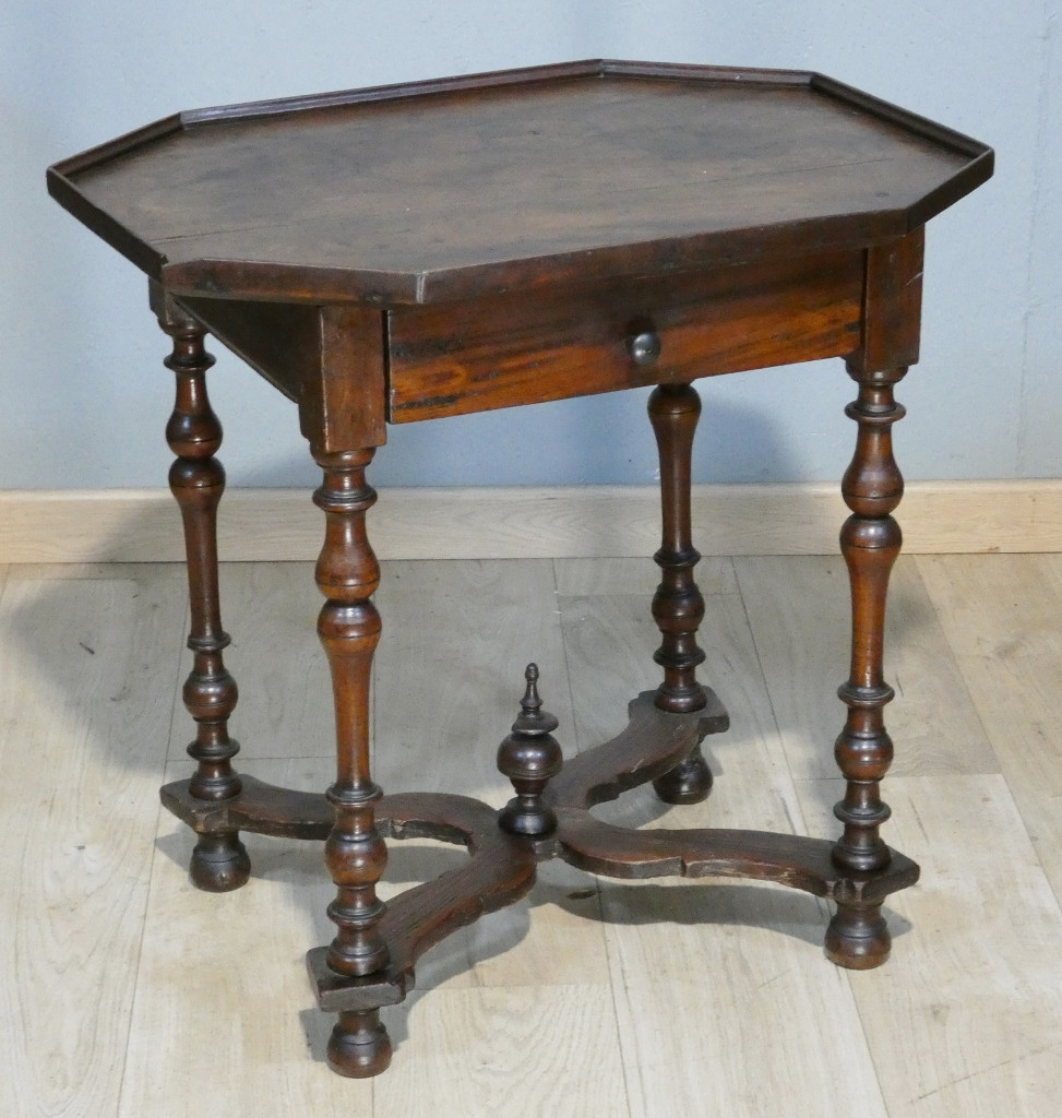 Louis XIII Period Walnut Cabaret Or Occasional Table, 17th Century