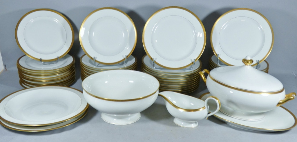 Gold And Black Greek Frieze, 12-person Service In Limoges Porcelain 56 Pieces
