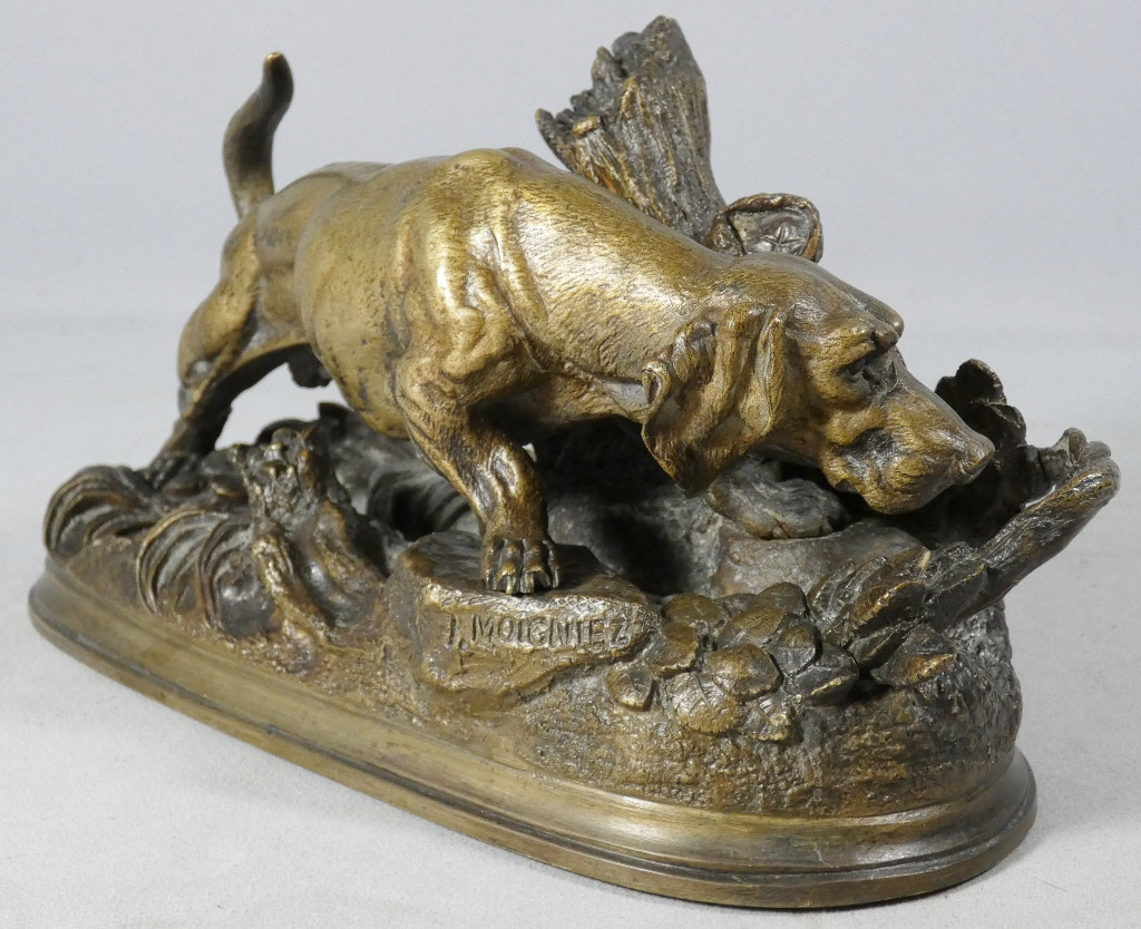 Chien de chasse à l'affût par Moigniez, statuette en bronze animalier, époque XIX ème