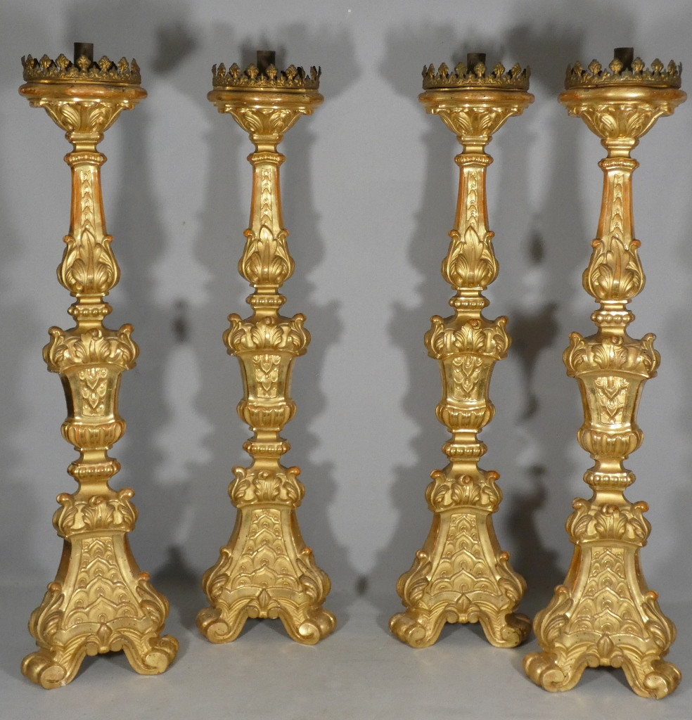 H 85 cm!! ensemble de 4 grands pique cierges en bois sculpté doré époque Louis XIV, XVIII ème