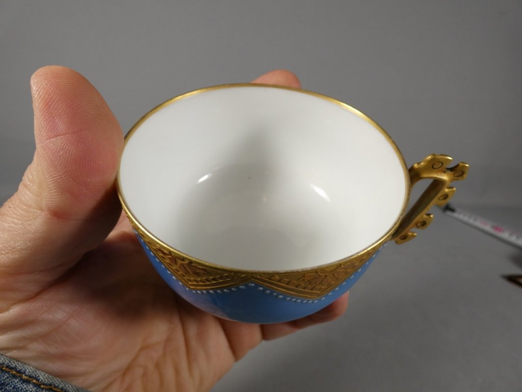 Tasse de collection turquoise et incrustation d'or, porcelaine de Limoges-photo-1