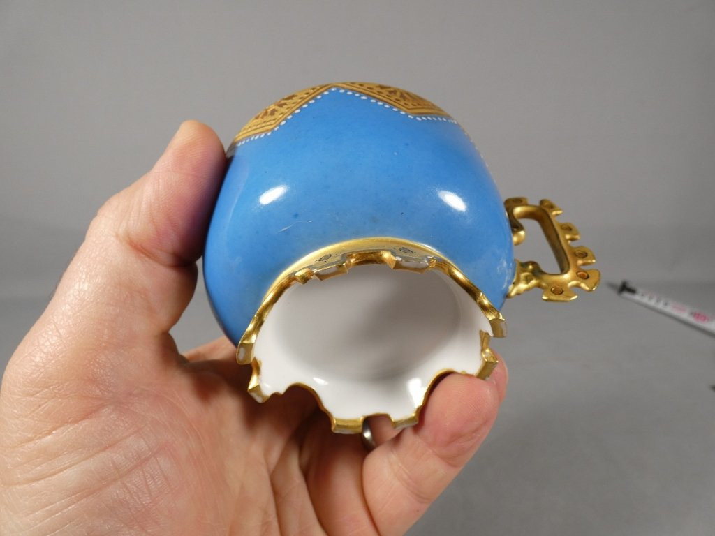 Tasse de collection turquoise et incrustation d'or, porcelaine de Limoges-photo-3