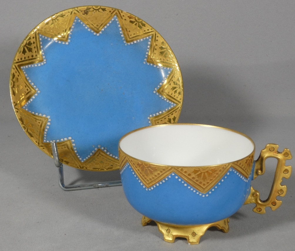 Tasse de collection turquoise et incrustation d'or, porcelaine de Limoges