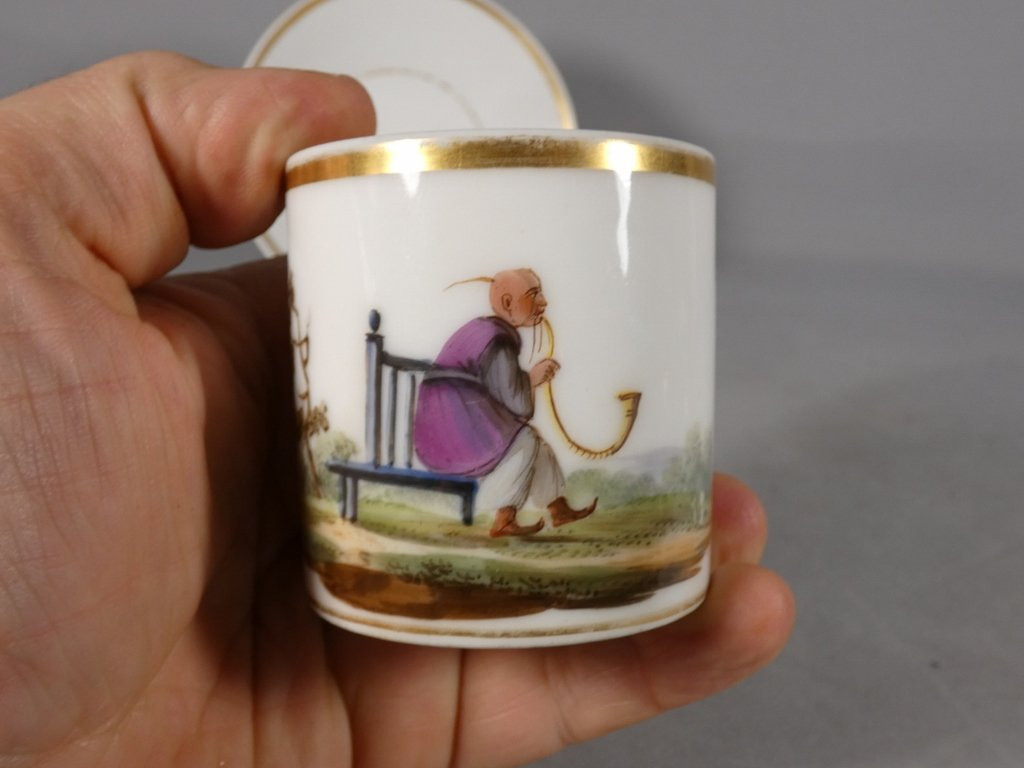 Au chinois fumant sa pipe, tasse en porcelaine de Paris époque début XIX ème siècle-photo-3