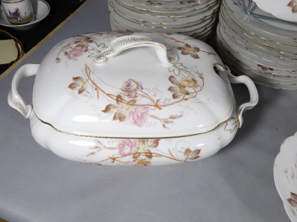 Flowers And Butterflies, Limoges Porcelain Dinner Service For 12, Londé, 19th Century-photo-2