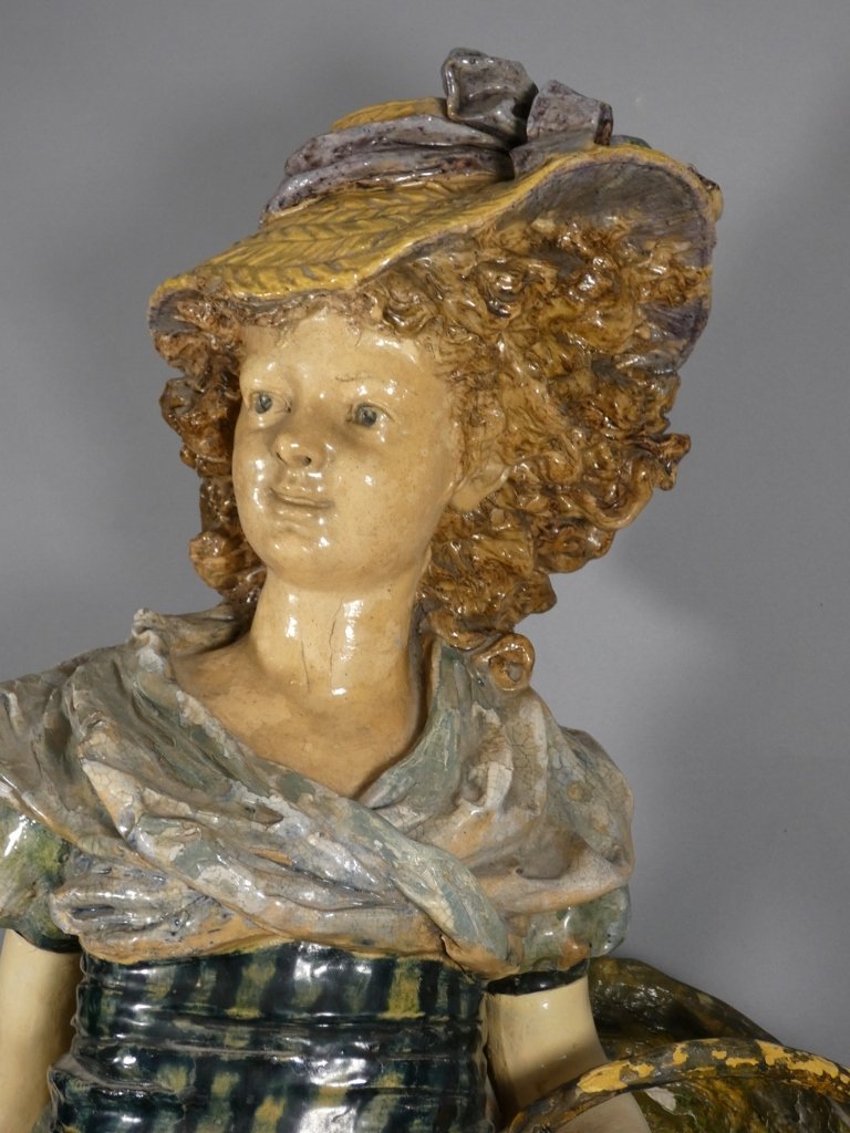 96 cm! Grande statue Art Nouveau en céramique polychrome  jeune fille au panier, vers 1900-photo-4