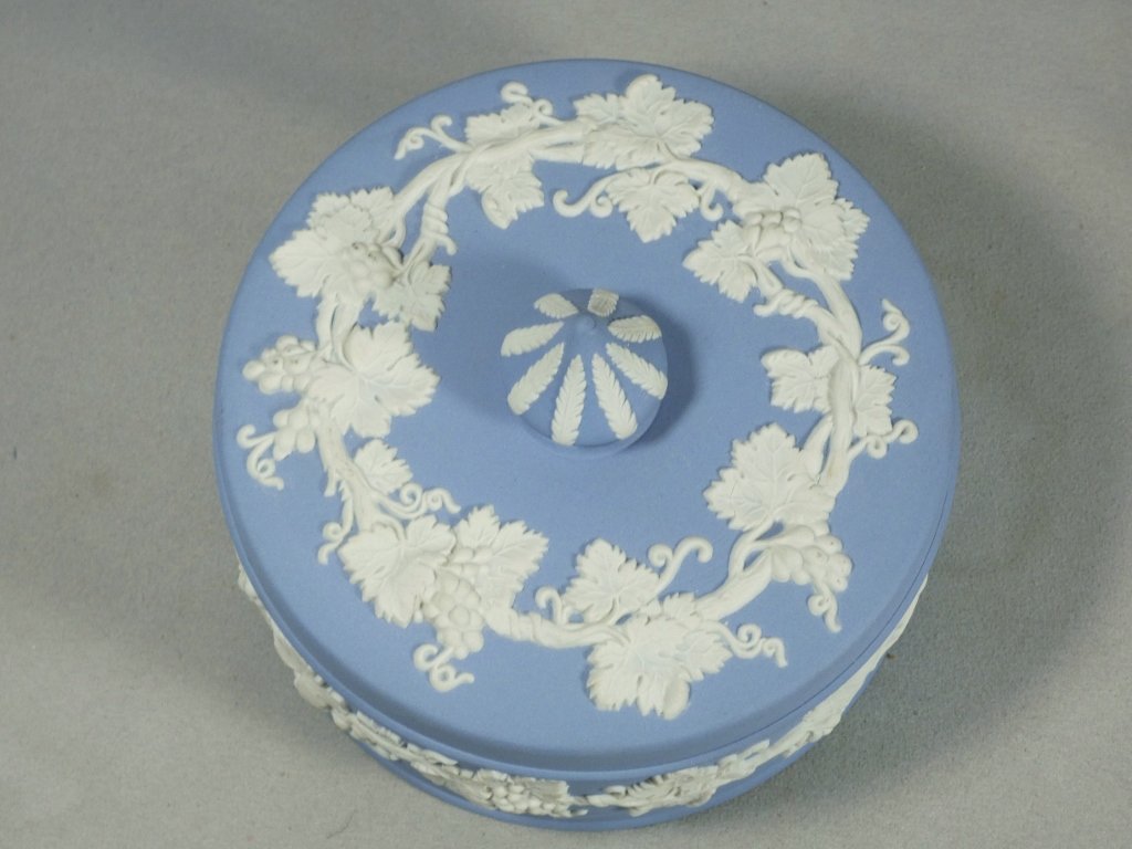 Wedgwood, Blue And White Cookie Porcelain Box, Mid-20th Century-photo-2