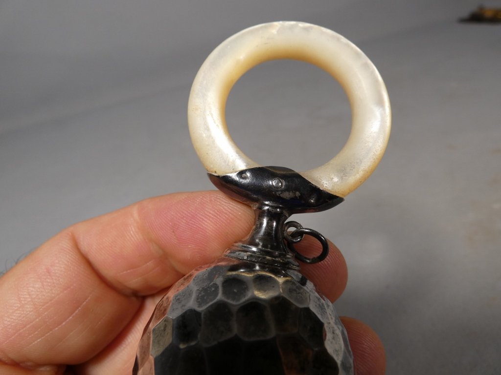 19th-century Baby Rattle Made Of Solid Silver And Mother-of-pearl-photo-4