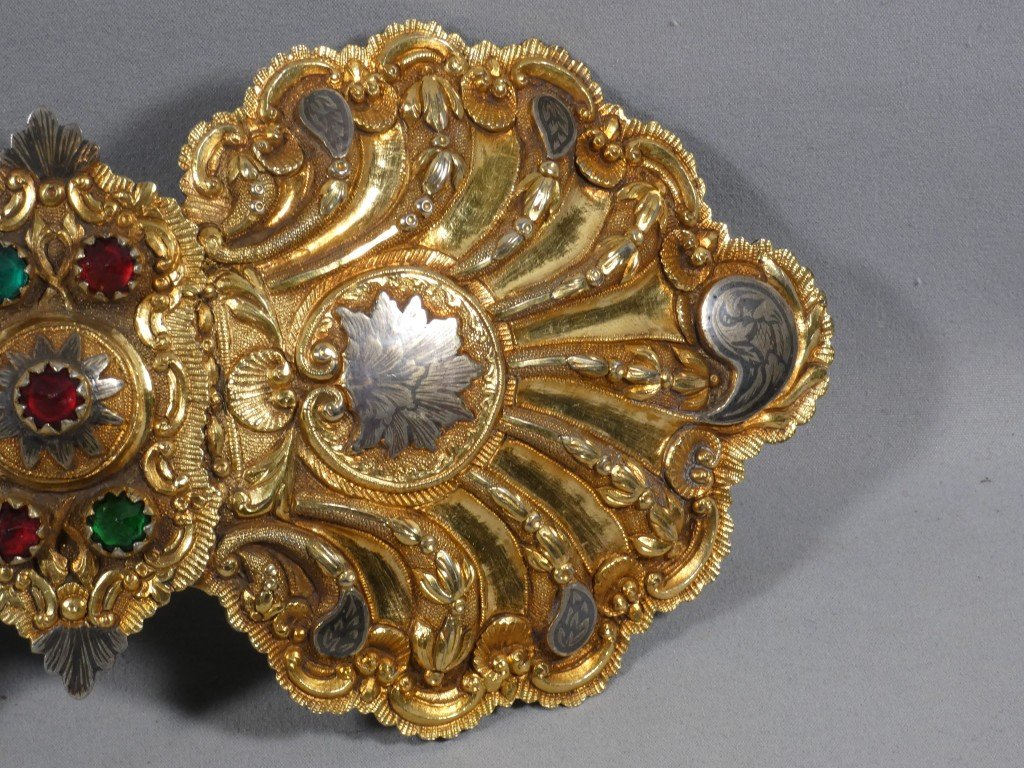 Grande boucle de ceinture de costume traditionnel, métal repoussé doré — XIXe siècle-photo-1