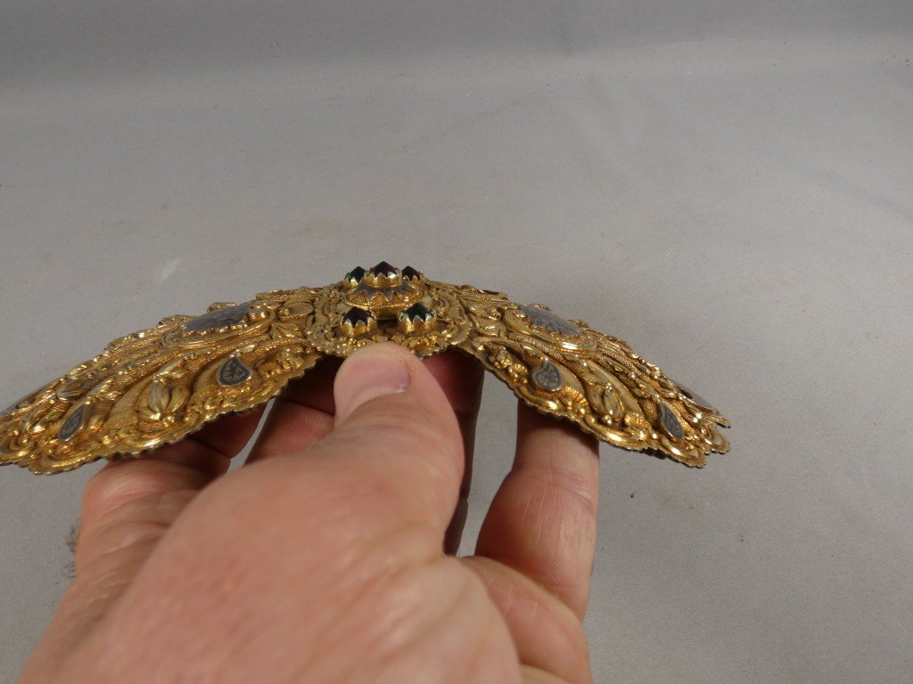 Grande boucle de ceinture de costume traditionnel, métal repoussé doré — XIXe siècle-photo-5