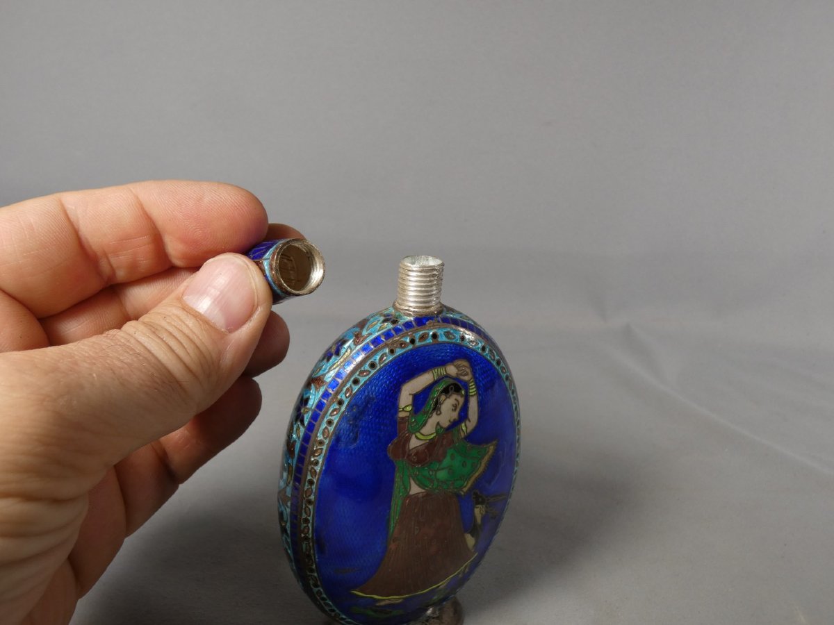 Late 19th-century India—enameled Silver Perfume Or Alcohol Bottle-photo-4