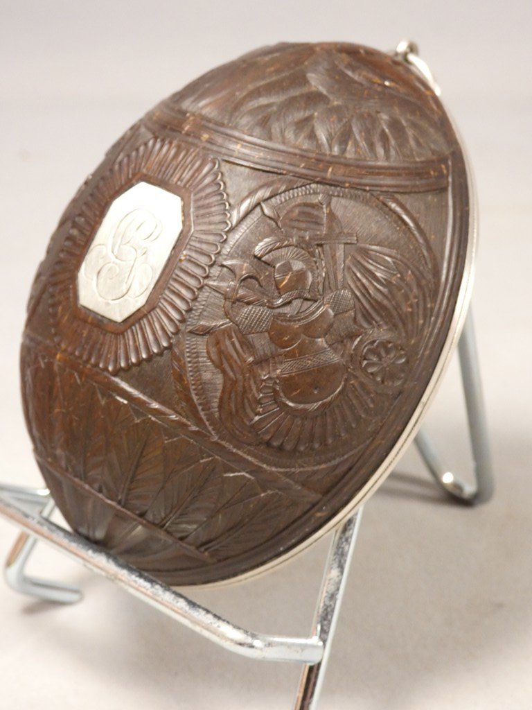 Noix de coco sculptée cerclée argent, travail de marin ou de  bagnard, XIX ème-photo-2