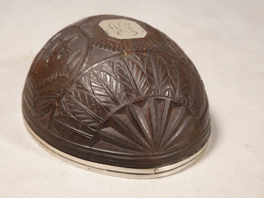 Noix de coco sculptée cerclée argent, travail de marin ou de  bagnard, XIX ème-photo-4