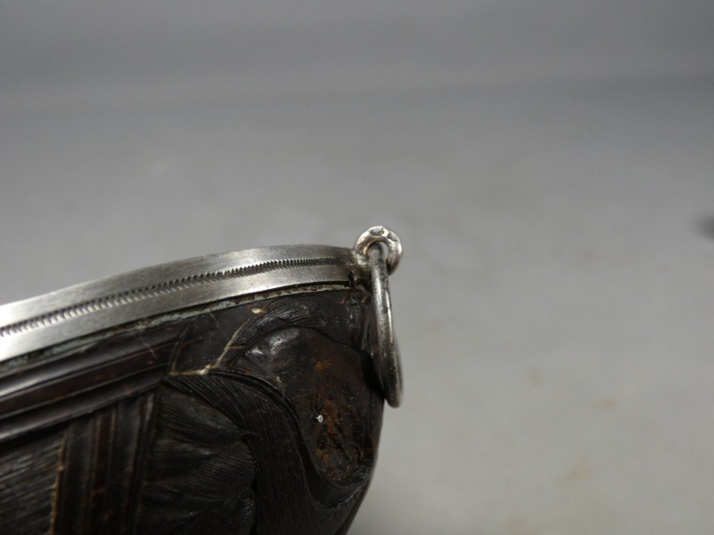 Noix de coco sculptée cerclée argent, travail de marin ou de  bagnard, XIX ème-photo-4