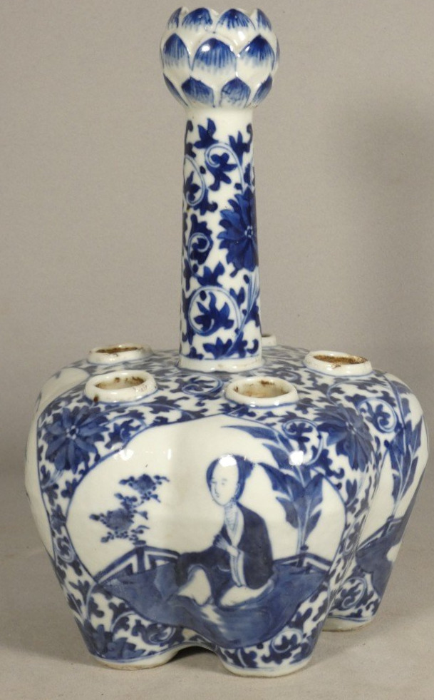 Importante bouquetière en porcelaine bleu et blanc – Chine,  Qing, époque Guangxu (1875-1908)