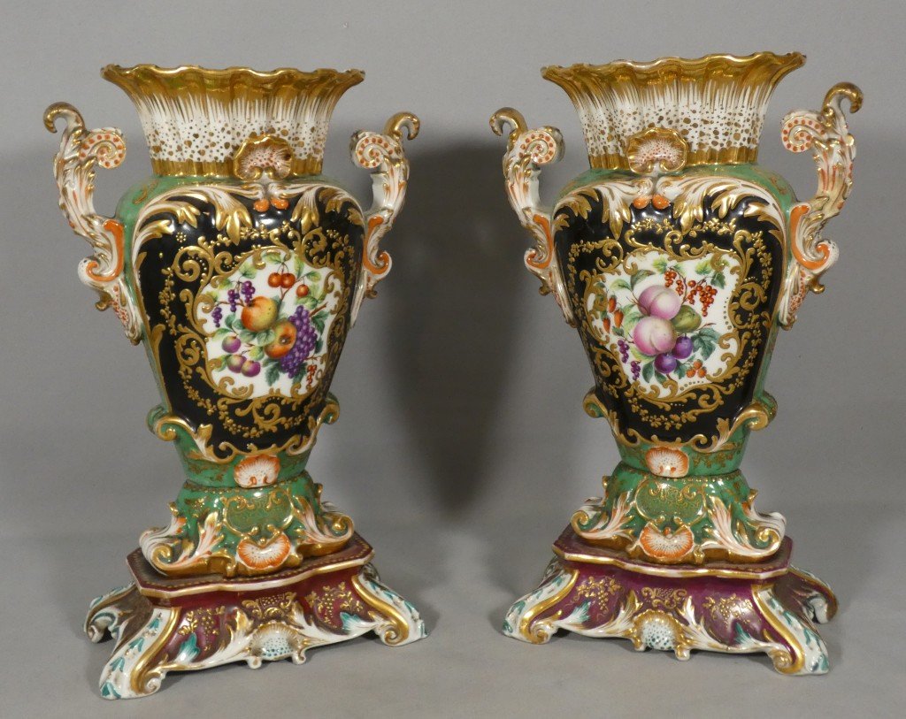 Fleurs et fruits -Paire de vases rocaille en porcelaine de Paris, vers 1850, dlg Jacob Petit-photo-1