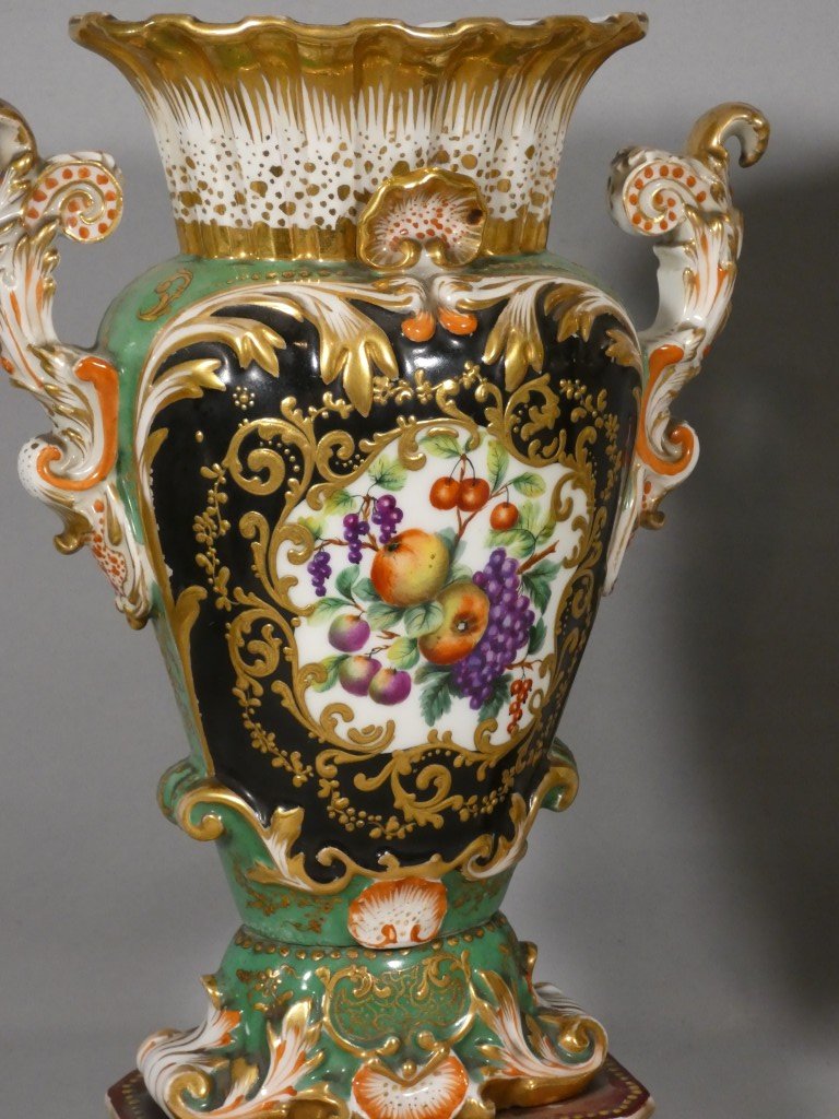 Fleurs et fruits -Paire de vases rocaille en porcelaine de Paris, vers 1850, dlg Jacob Petit-photo-3