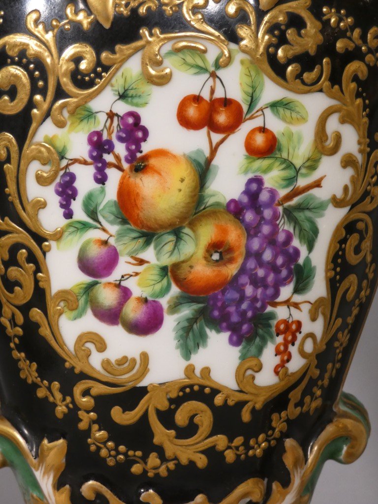 Fleurs et fruits -Paire de vases rocaille en porcelaine de Paris, vers 1850, dlg Jacob Petit-photo-4
