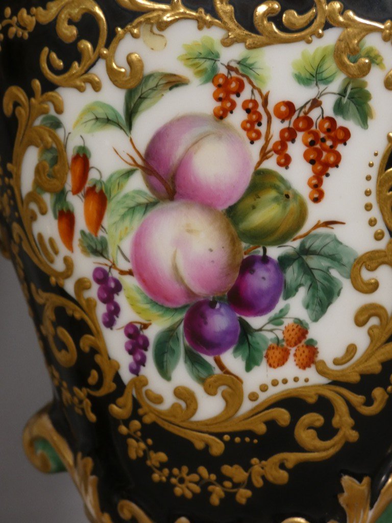Fleurs et fruits -Paire de vases rocaille en porcelaine de Paris, vers 1850, dlg Jacob Petit-photo-5