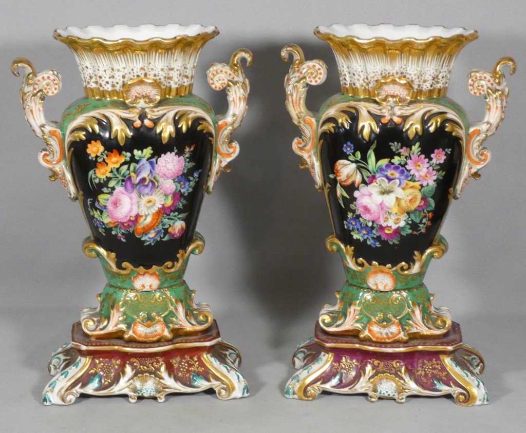 Fleurs et fruits -Paire de vases rocaille en porcelaine de Paris, vers 1850, dlg Jacob Petit