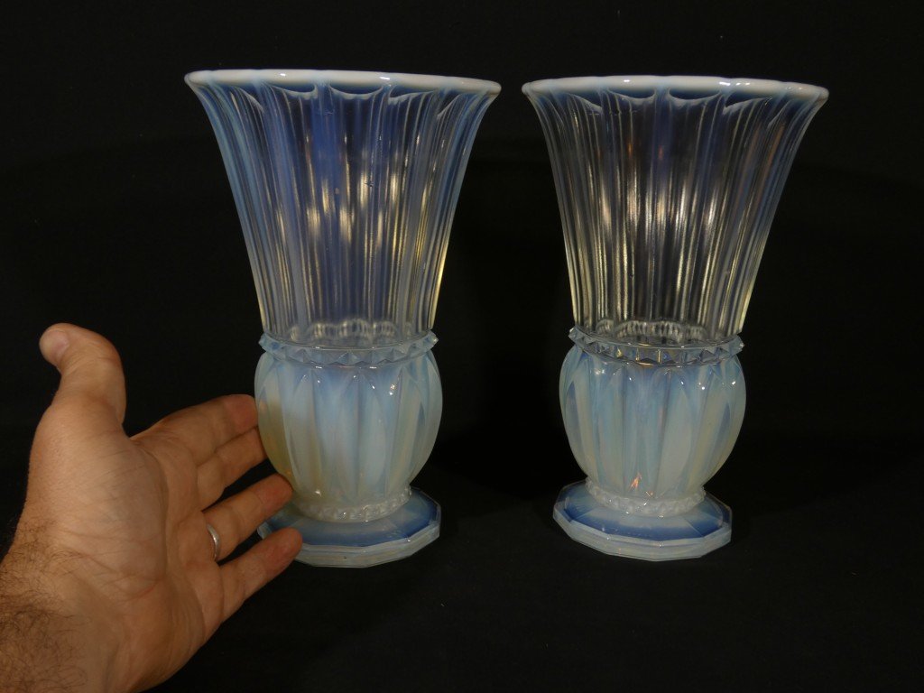 Pierre d'Asven, paire de vases en verre opalescent, époque Art Déco 1930-photo-2