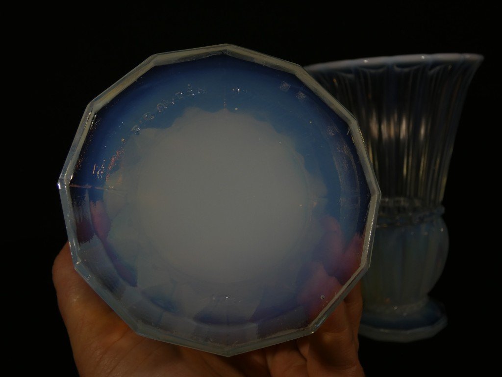 Pierre d'Asven, paire de vases en verre opalescent, époque Art Déco 1930-photo-4