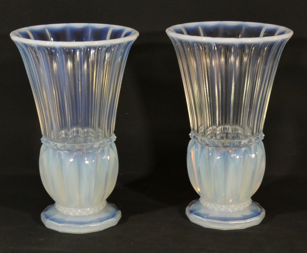 Pierre d'Asven, paire de vases en verre opalescent, époque Art Déco 1930