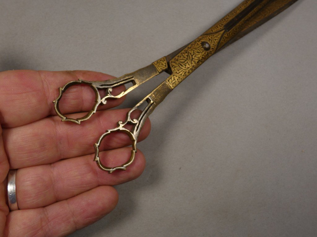 Rare paire de grands ciseaux damasquinés d'or, travail orientalisant – Fin du XIXᵉ siècle-photo-2