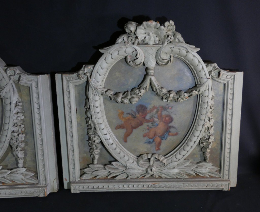 Les angelots - paire de dessus de porte de style Louis XVI en bois laqué, époque 1900-photo-3