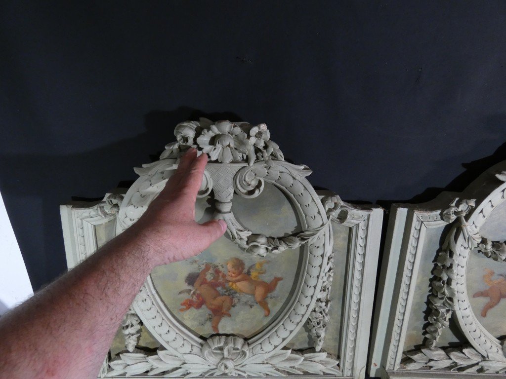 Les angelots - paire de dessus de porte de style Louis XVI en bois laqué, époque 1900-photo-5