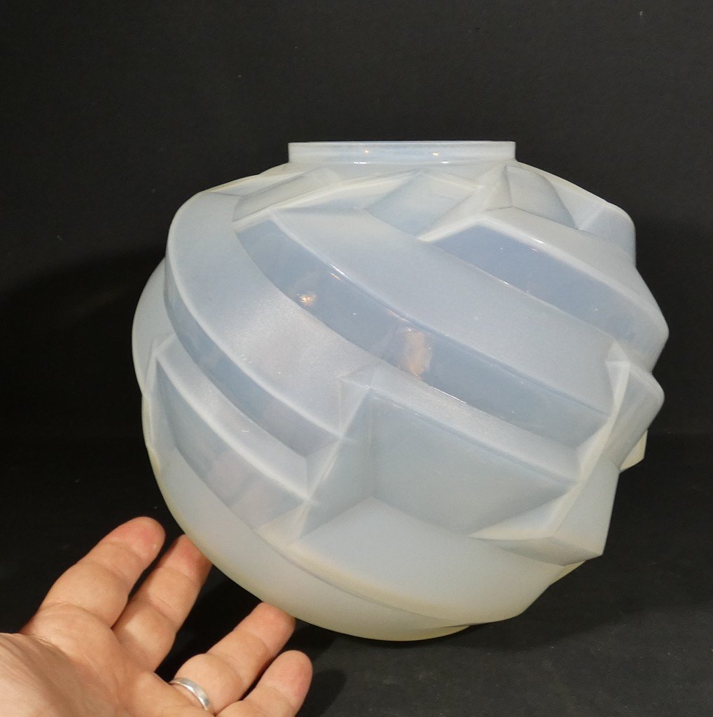 André Hunebelle, Saturn-shaped Vase Made Of Opalescent Glass, Art Deco Period-photo-3