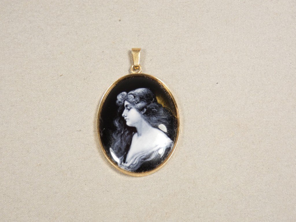 Camille Fauré Limoges, médaillon en émail grisaille, portrait de jeune femme, vers 1920-photo-3