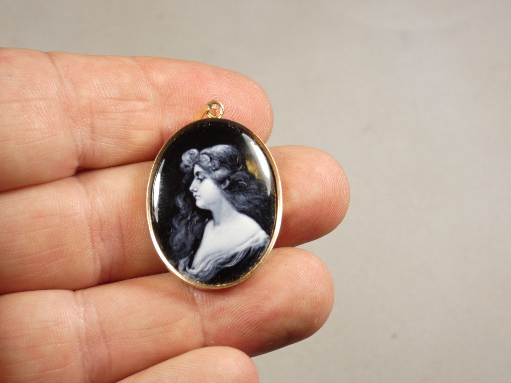 Camille Fauré Limoges, médaillon en émail grisaille, portrait de jeune femme, vers 1920-photo-4