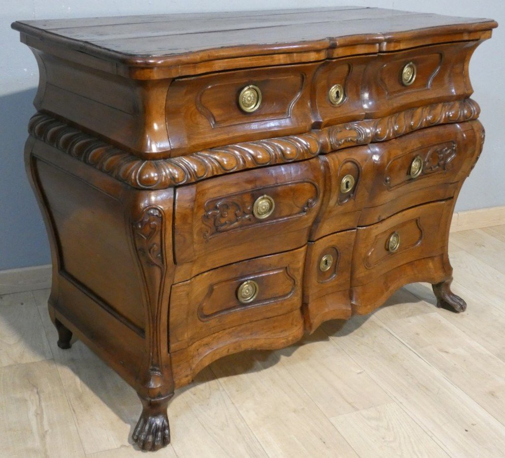 Importante commode baroque en noyer sculpt&eacute; &ndash; Italie du Nord, d&eacute;but du XVIIIᵉ si&egrave;cle-photo-2
