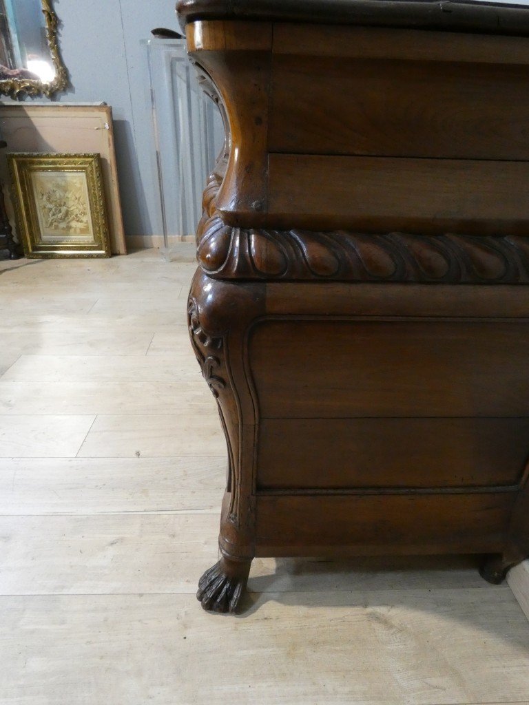Importante commode baroque en noyer sculpt&eacute; &ndash; Italie du Nord, d&eacute;but du XVIIIᵉ si&egrave;cle-photo-2
